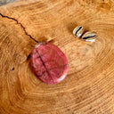 Galet anti-stress RHODONITE, la bienveillance amoureuse
