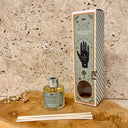 Créez une atmosphère protectrice et apaisante avec ce diffuseur à bâtonnets. La collection Celestial Magic est conçue pour apporter une touche d’enchantement à votre espace, idéale pour les rituels spirituels ou la détente quotidienne.