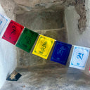 Drapeaux Tibétains OM Mantra - Mineralshop ,tradition tibétaine, drapeau de prière