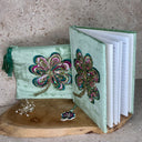 Carnet velours vert avec trèfle à quatre feuilles
