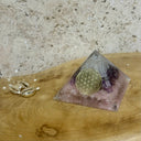 Pyramide orgonite Quartz rose, Améthyste et Cristal de roche, Fleur de vie