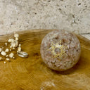 Orgonite sphère en pierre du soleil et symbole solaire