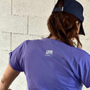 T-Shirt violet col V "Ose, brille, sois puissante !"