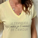 T-Shirt jaune col V "je t'emm*** !"