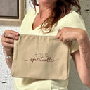 Pochette  "JE SUIS SPIRITUELLE"  BEIGE