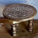 Petite table d'autel ronde motif mystique bois de manguier blanchi