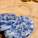 GALET ANTI-STRESS, SODALITE MOUCHETÉE, Confiance