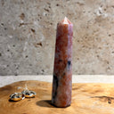 Obélisque en pierre du soleil, la confiance - Mineralshop anti-stress ,estime de soi, purification, décoration, feng shui