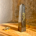 Obélisque reiki en tourmaline noire - Mineralshop décoration, protection, méditation, ancrage
