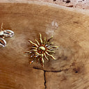 Broche Soleil Lamballox – Acier inoxydable doré