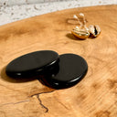 Pierre plate SHUNGITE, contre les champs électromagnétiques - Mineralshop, pierre d’ancrage profond à la terre, neutraliser les rayonnements et les perturbations causées par les ondes des appareils modernes sans fil (ordinateur, téléphone, Wi-Fi, etc.). Elle lutterait efficacement contre les nuisances cosmo-telluriques (failles, nappes d’eaux souterraines ou rivières souterraines).&nbsp;&nbsp;