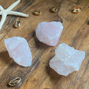 PIERRE BRUTE QUARTZ ROSE, l'Apaisement - Mineralshop ,soulage les traumas émotionnel profond  , pierre de l'amour 
